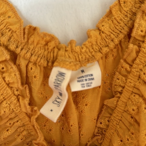 Sky and Sparrow Yellow Eyelet Crop Top. - Picture 3 of 3